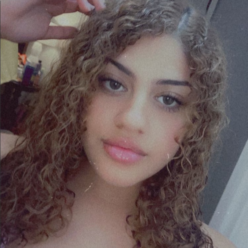 Meet your Posher, Eleana